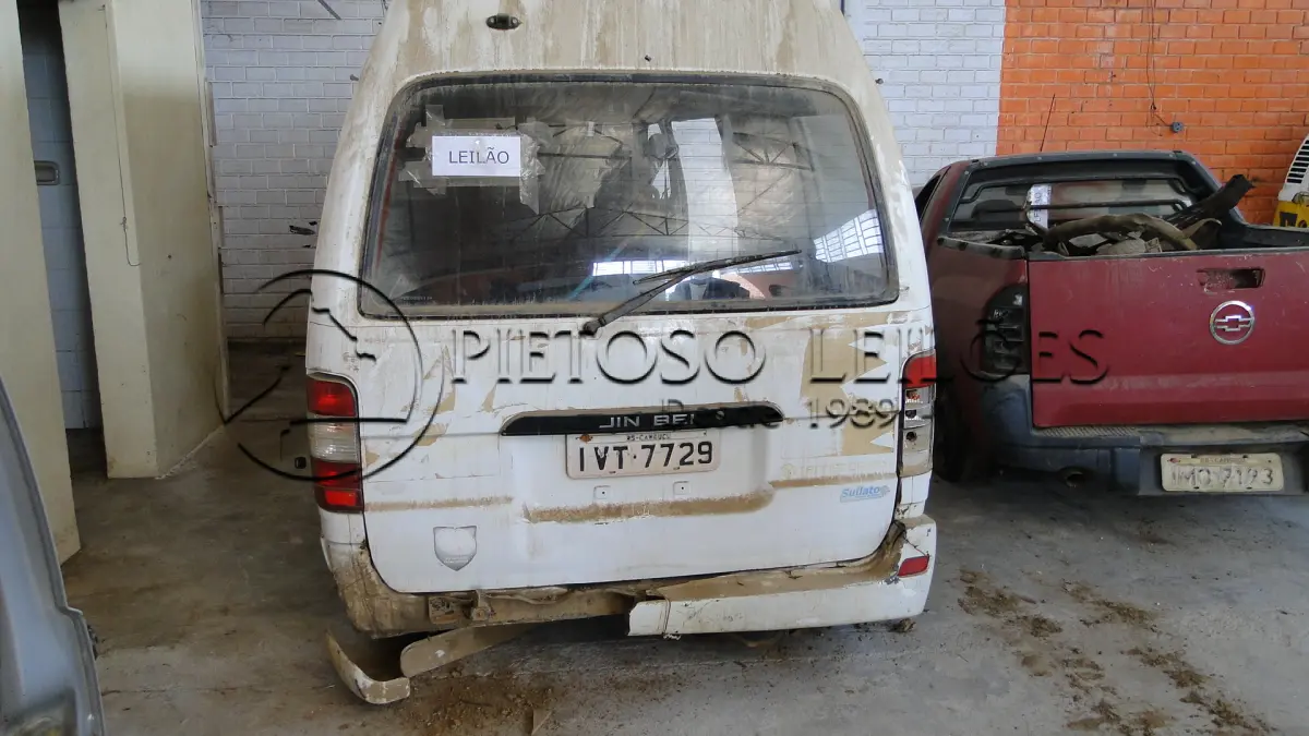 LOTE 003 - I/JINBEI VAN NIKS ESCO, ANO/MODELO: 2013/2014, PLACA: IVT7729,