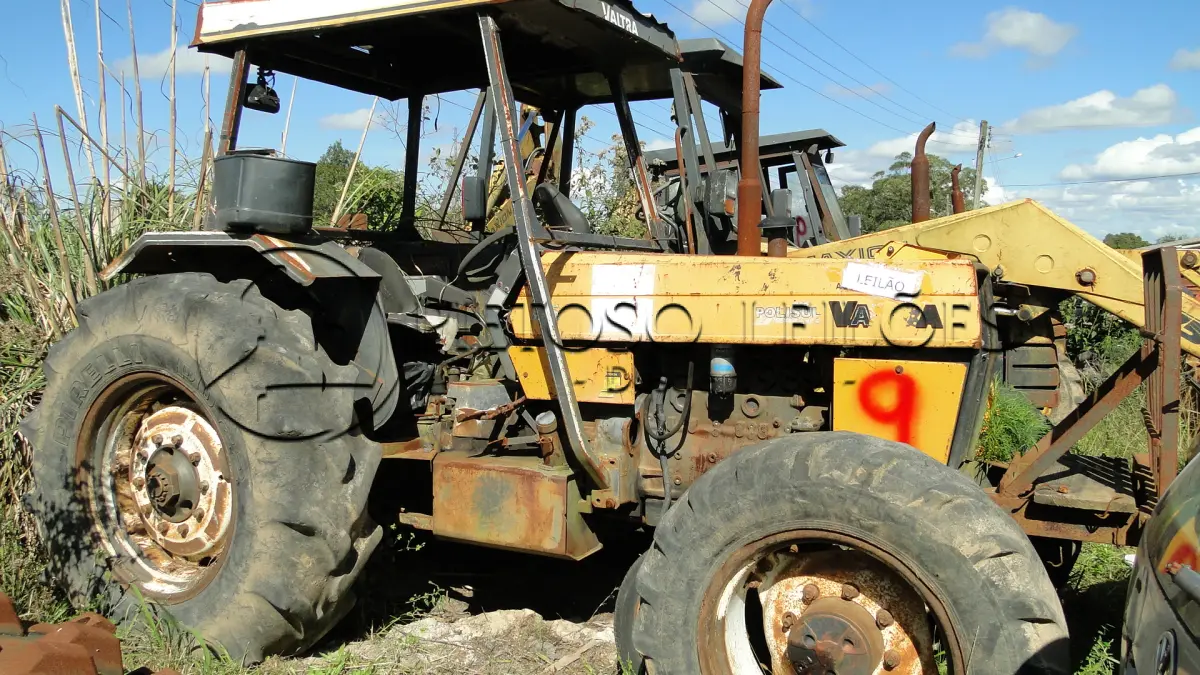 LOTE 009 - TRATOR VALTRA 785.