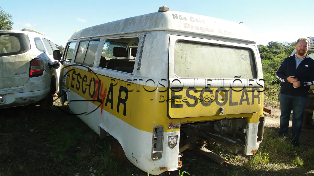 LOTE 074 - VW/KOMBI ESCOLAR, ANO/MODELO: 2005/2005, PLACA: IMP0591,