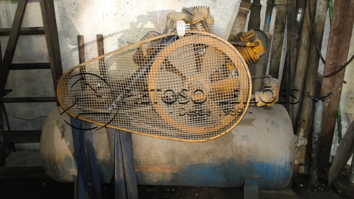 LOTE 059 - COMPRESSOR DE AR SCHULZ, 3 CABEÇOTES, SEM MOTOR.