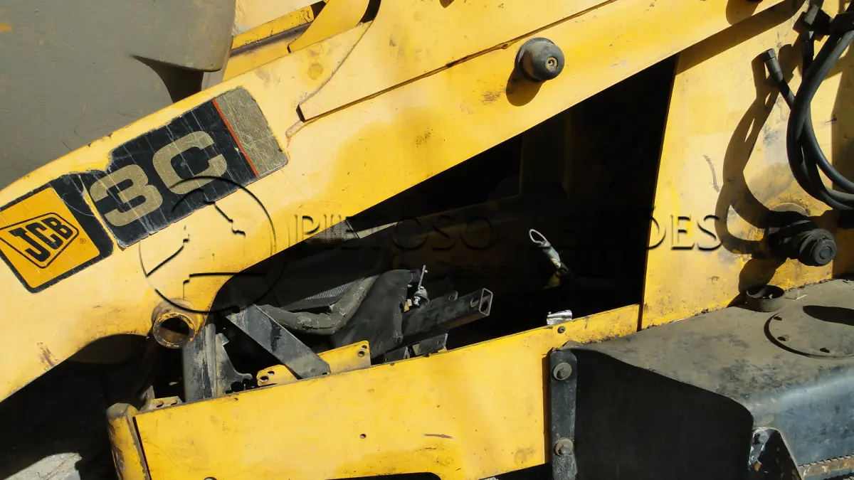 LOTE 064 - RETROESCAVADEIRA JCB 3C,