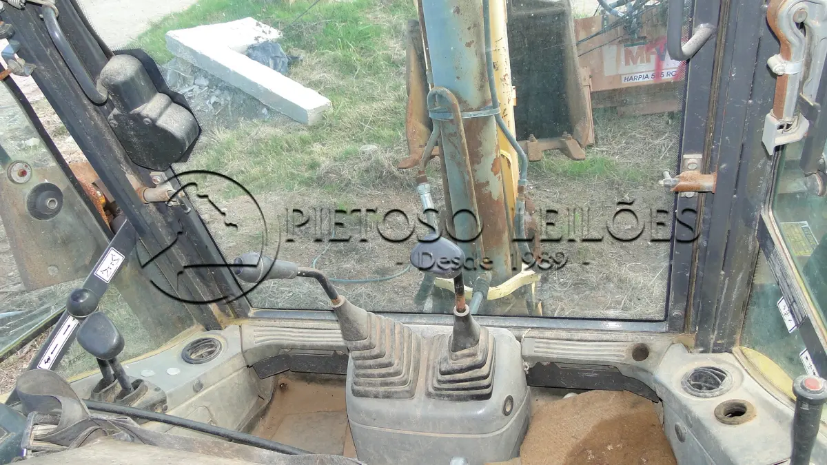 LOTE 018 - RETROESCAVADEIRA NEW HOLLAND LB 90 ANO 2008.
