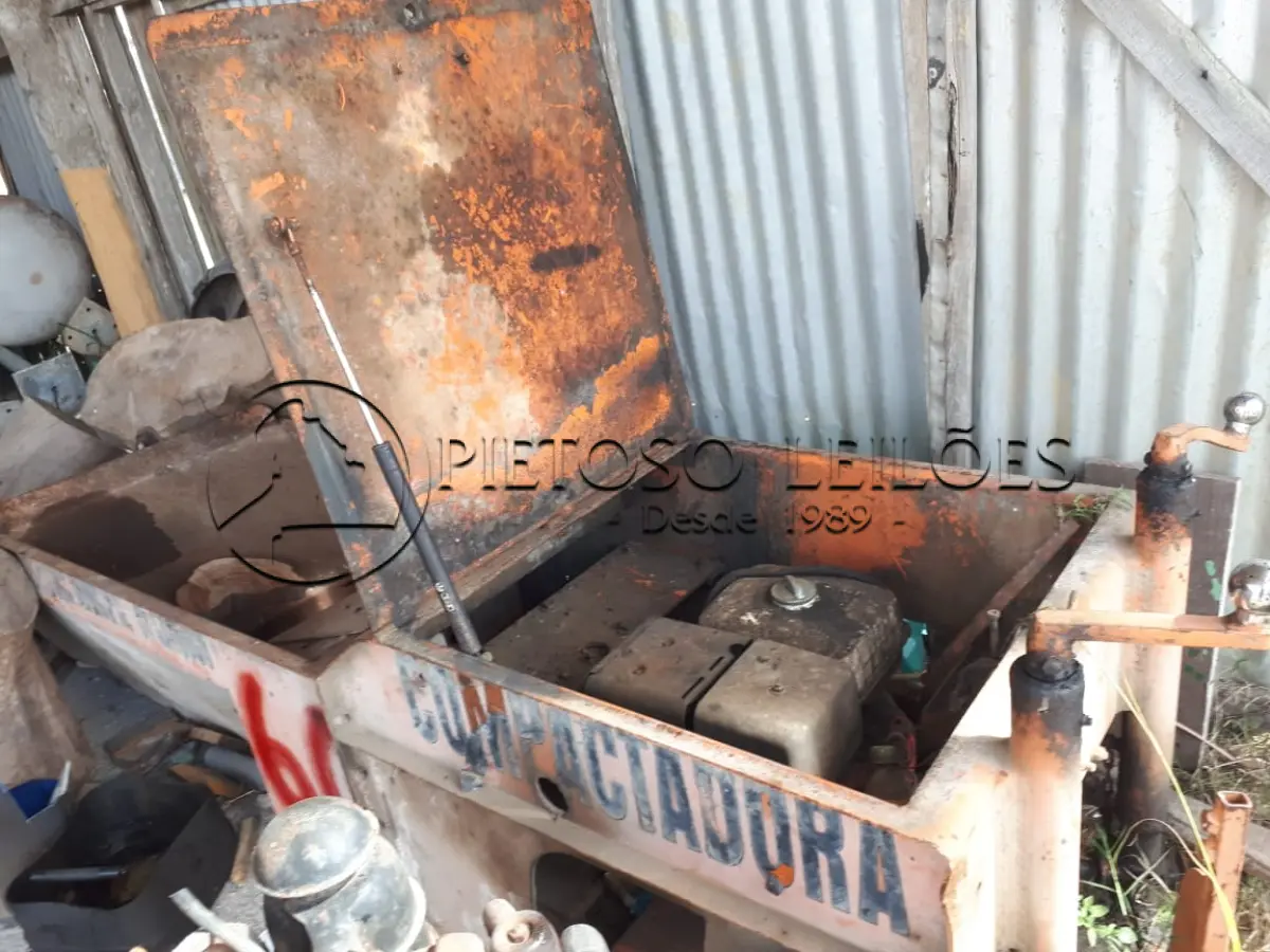 LOTE 060 - EXTRUSORA/COMPACTADORA DE MEIO FIO.