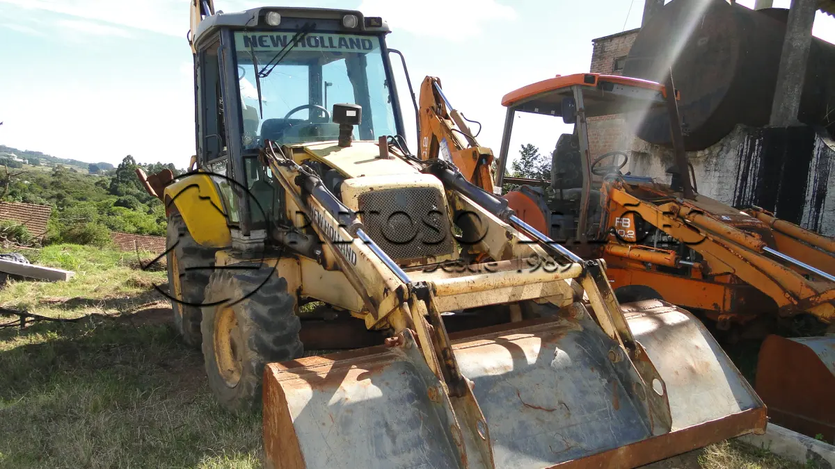 LOTE 018 - RETROESCAVADEIRA NEW HOLLAND LB 90 ANO 2008.