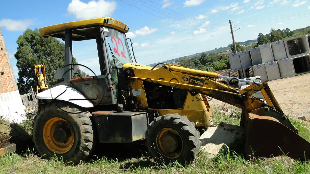 LOTE 022 - RETROESCAVADEIRA JCB 214 E, SÉRIE JCB1001974JCB.