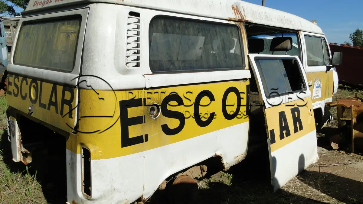 LOTE 074 - VW/KOMBI ESCOLAR, ANO/MODELO: 2005/2005, PLACA: IMP0591,