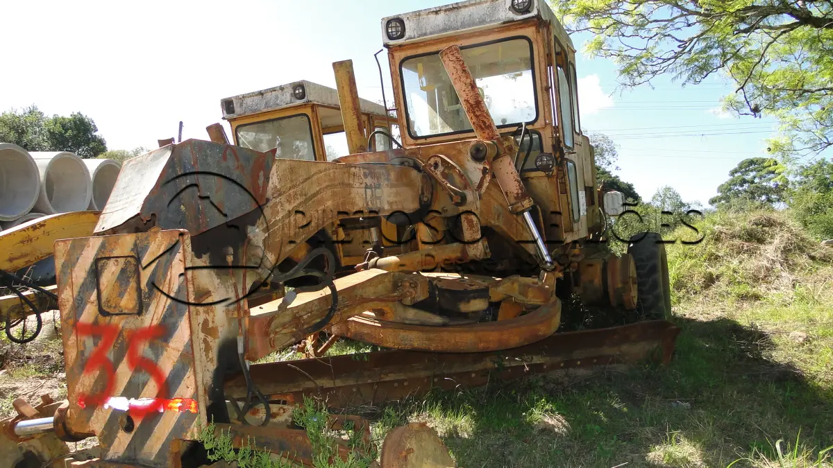 LOTE 035 - MOTONIVELADORA HUBER WARCO.