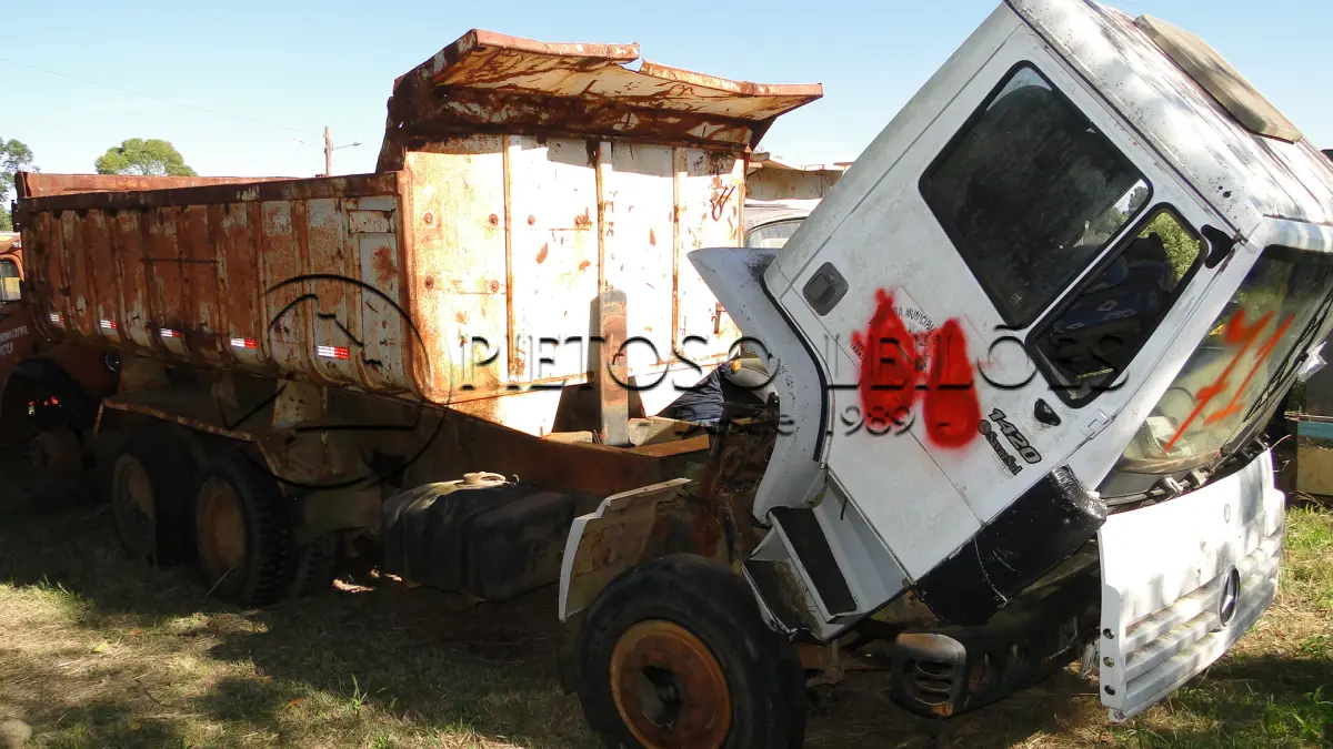LOTE 071 - M.BENZ/1420, CAÇAMBA BASCULANTE, TRUCADO, ANO/MODELO: 2003/2003, PLACA: ILF4845,