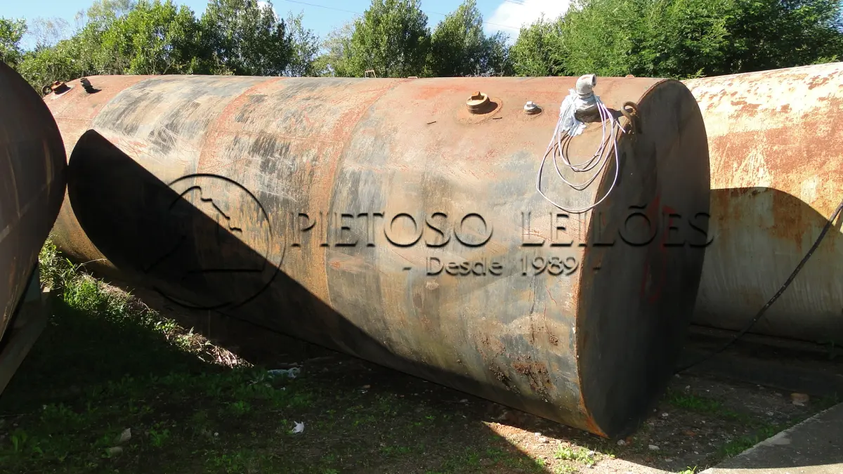 LOTE 013 - LOTE COMPOSTO POR 5 RESERVATÓRIOS EM AÇO.