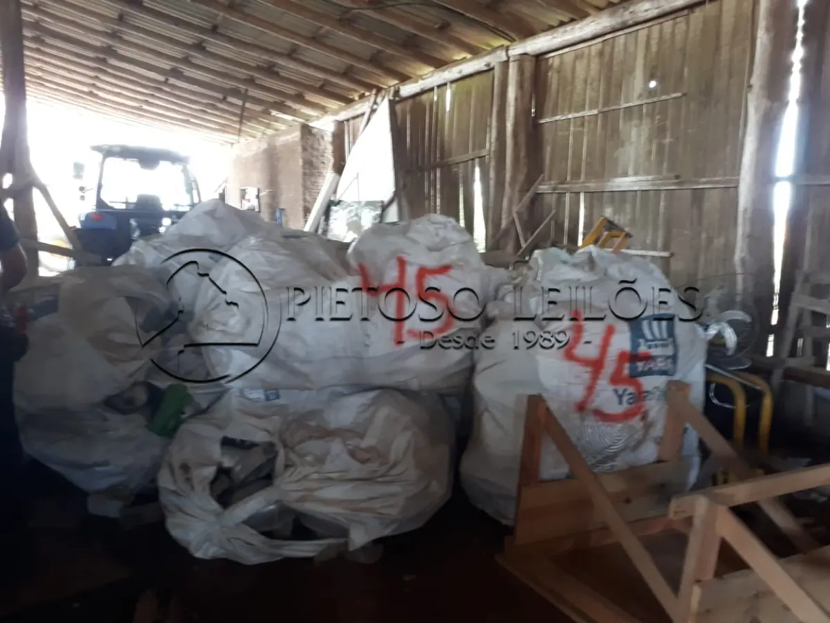 LOTE 045 - LOTE DE SUCATA COMPOSTO POR LUMINÁRIAS E DEMAIS ITENS DE ILUMINAÇÃO PÚBLICA.