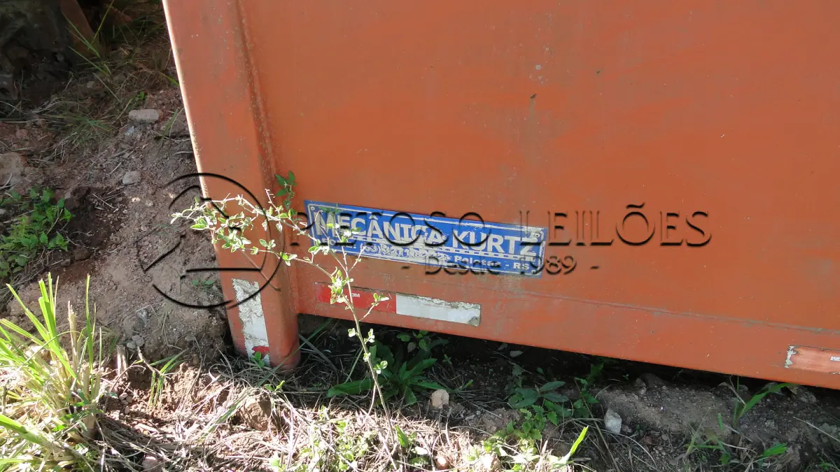 LOTE 061 - COLETOR COMPACTADOR DE LIXO.