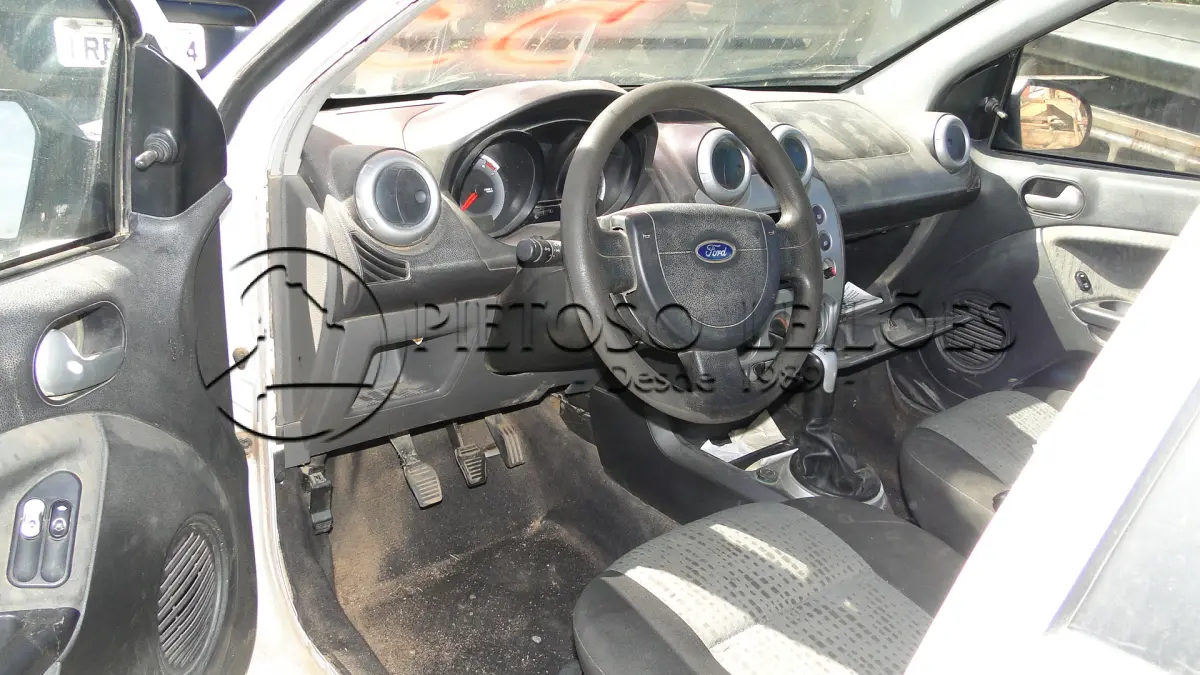LOTE 053 - FORD/FIESTA SEDAN 1.6 FLEX, ANO/MODELO: 2013/2014, PLACA: IUP5392,