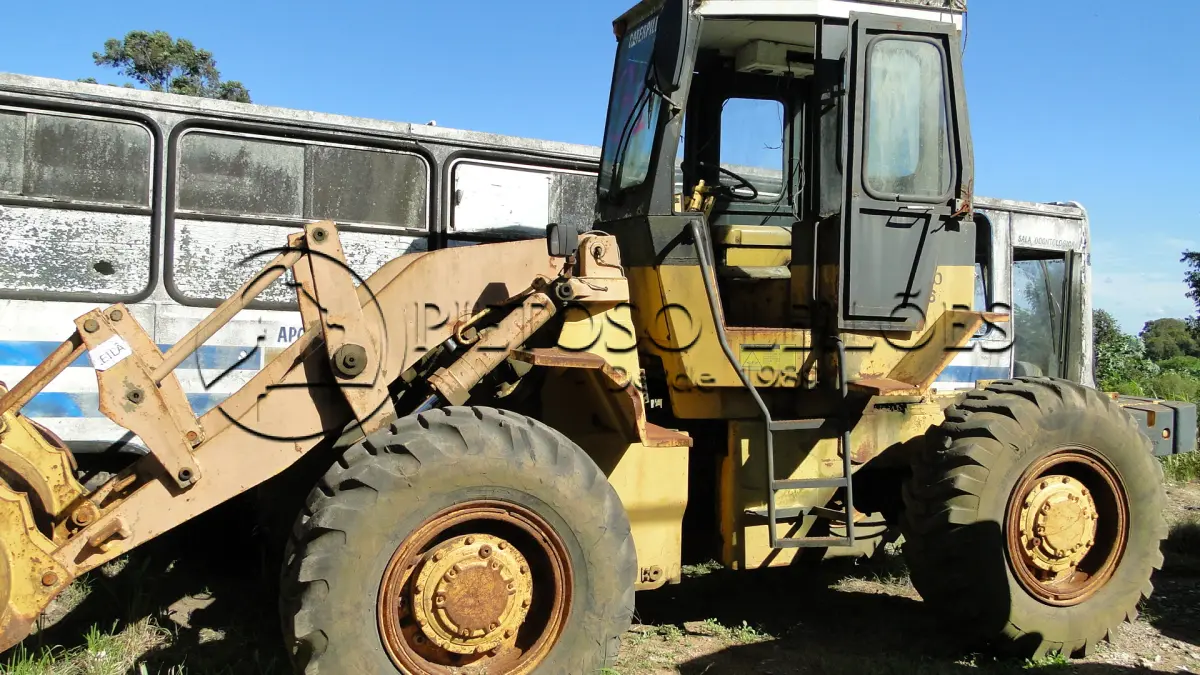 LOTE 031 - CARREGADEIRA CATERPILLAR 930 T, ARTICULADA GABINADA.