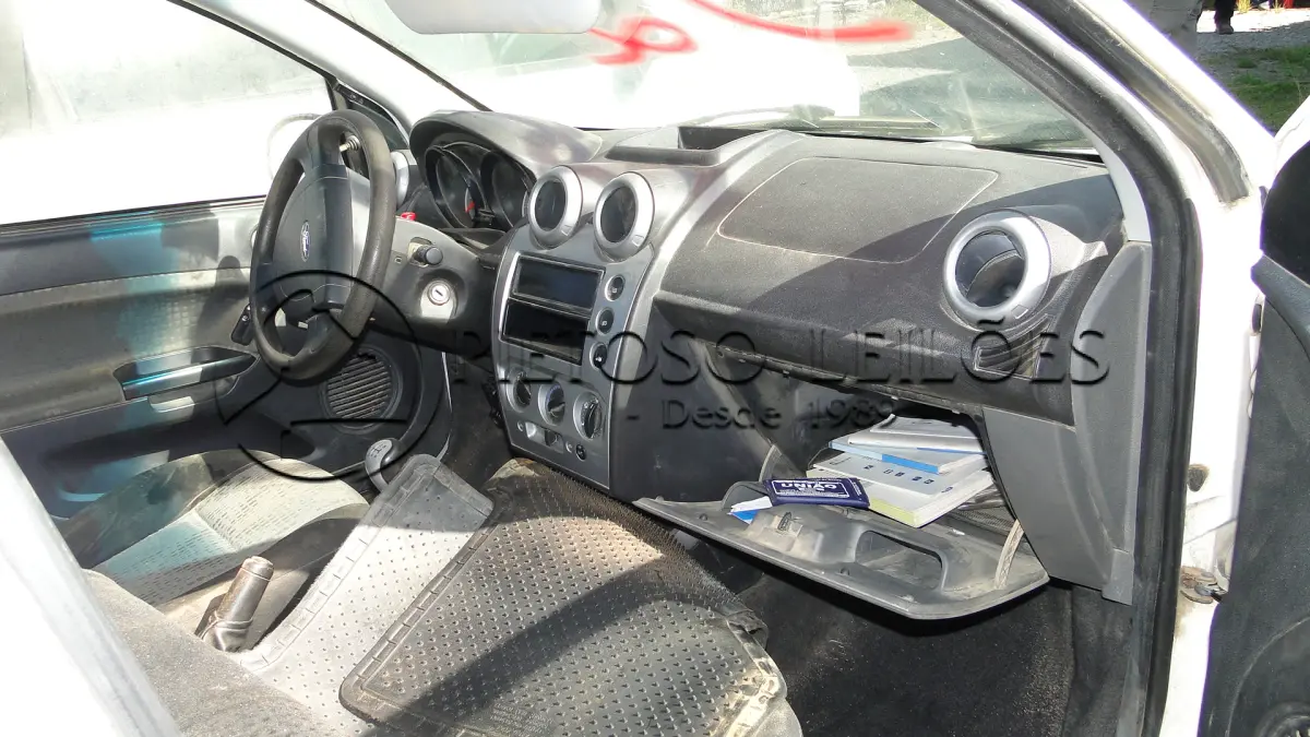 LOTE 052 - FORD/FIESTA SEDAN 1.6 FLEX, ANO/MODELO: 2013/2014, PLACA: IUP5155,