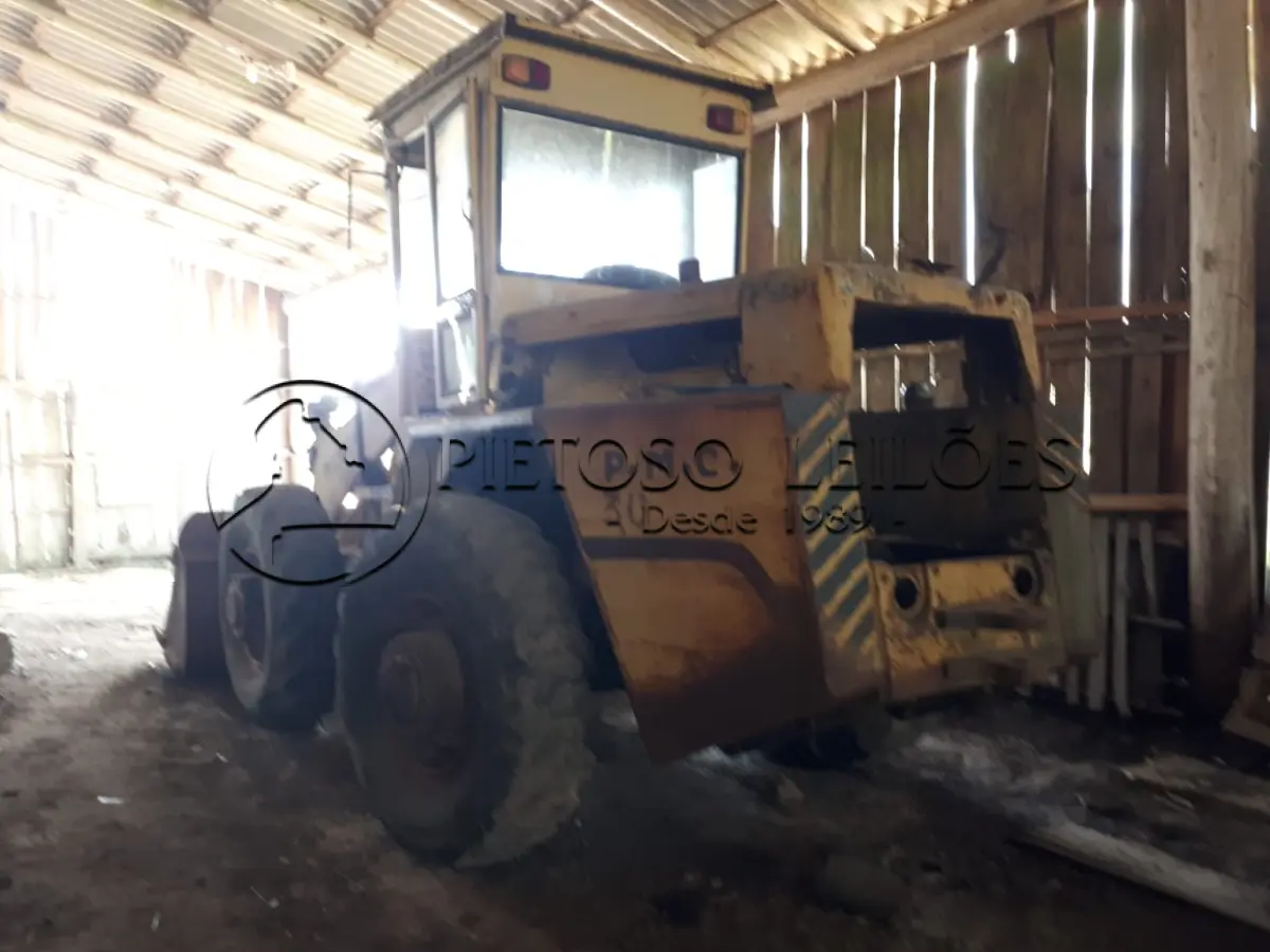LOTE 030 - CARREGADEIRA MICHIGAN 75.