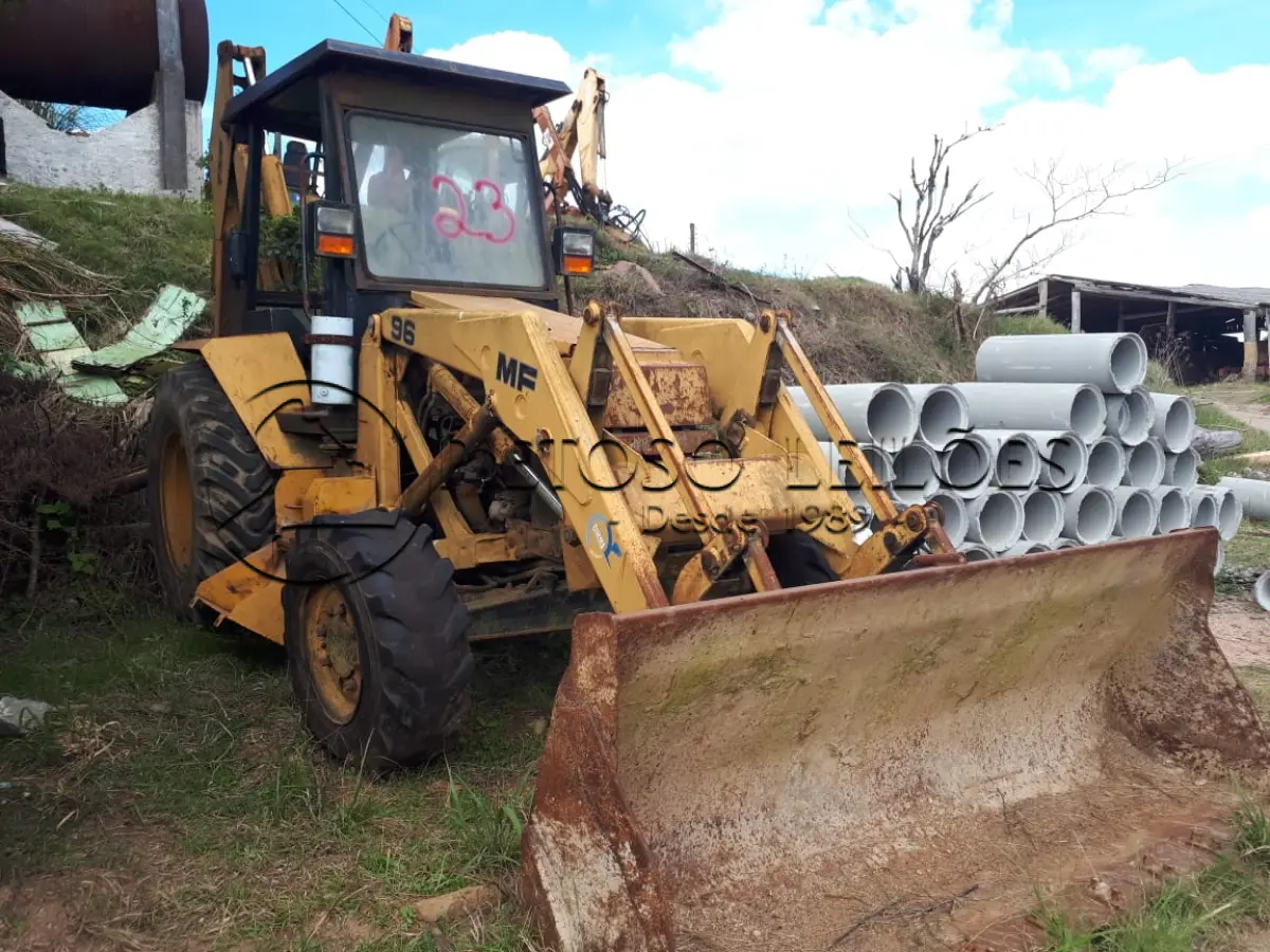 LOTE 023 - RETROESCAVADEIRA MASSEY FERGUSSON MF 96, SÉRIE 9640232831.