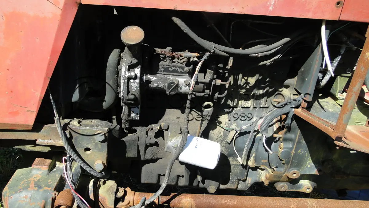 LOTE 011 - TRATOR MASSEY FERGUSSON 4X4.