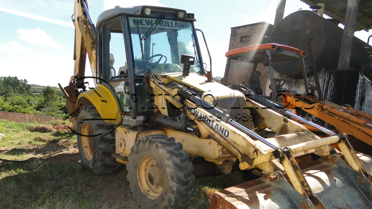 LOTE 018 - RETROESCAVADEIRA NEW HOLLAND LB 90 ANO 2008.