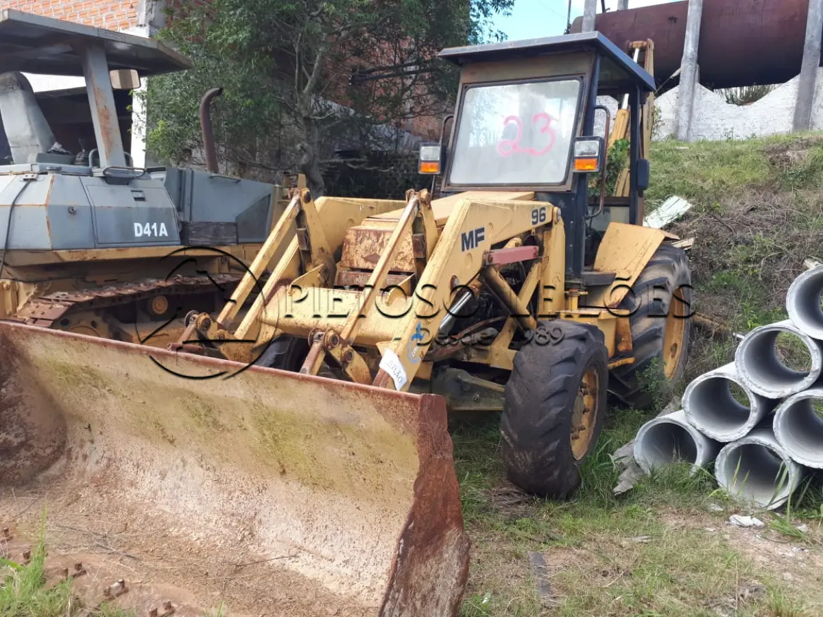 LOTE 023 - RETROESCAVADEIRA MASSEY FERGUSSON MF 96, SÉRIE 9640232831.