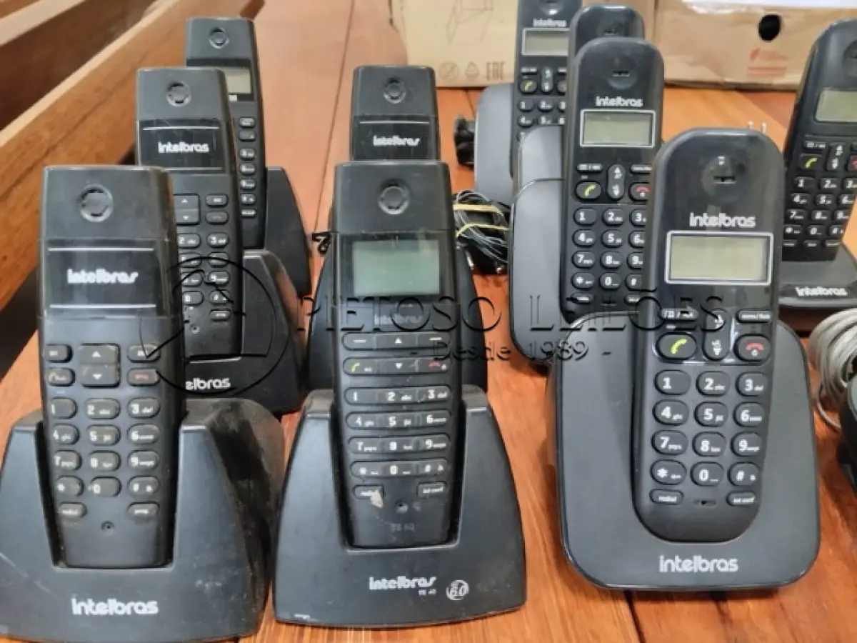 LOTE 042 - TELEFONES SEM FIO COM BASE