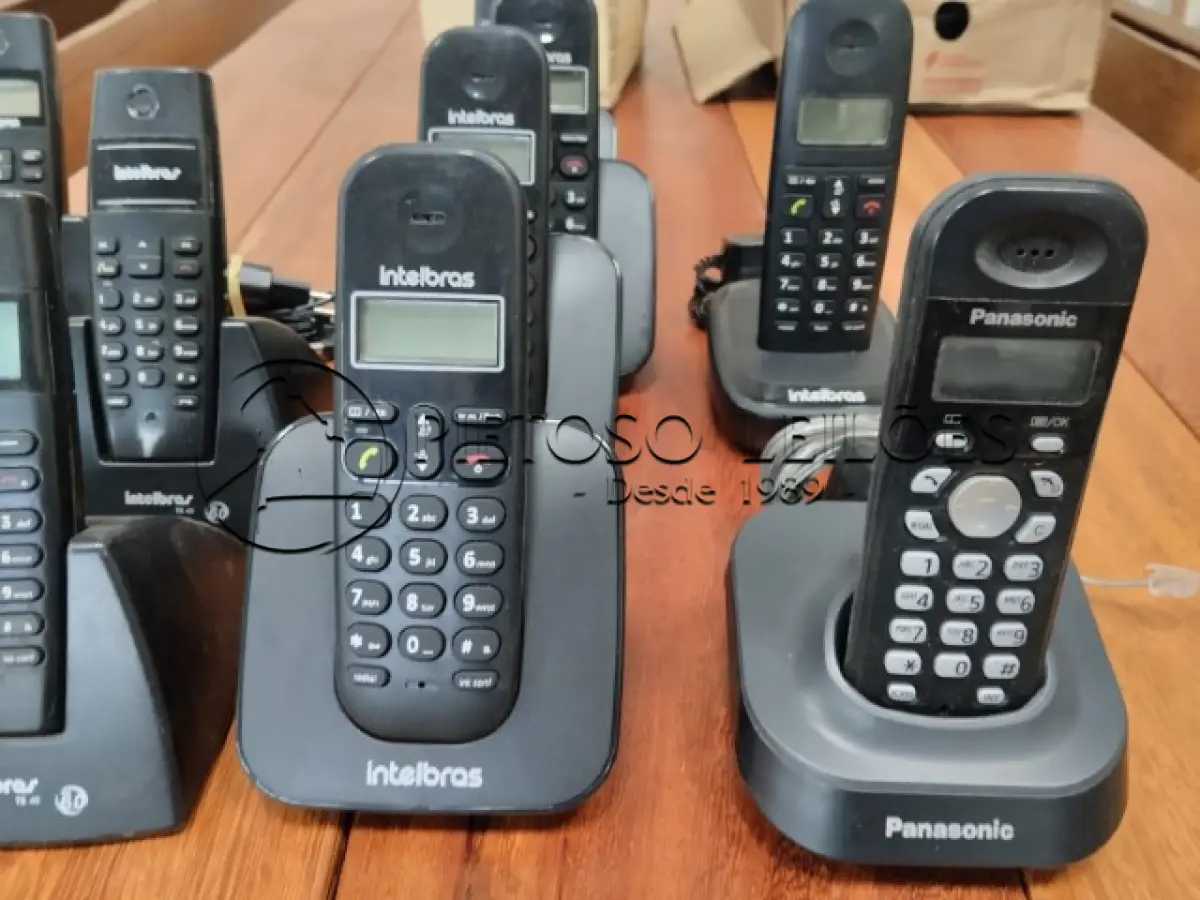 LOTE 042 - TELEFONES SEM FIO COM BASE