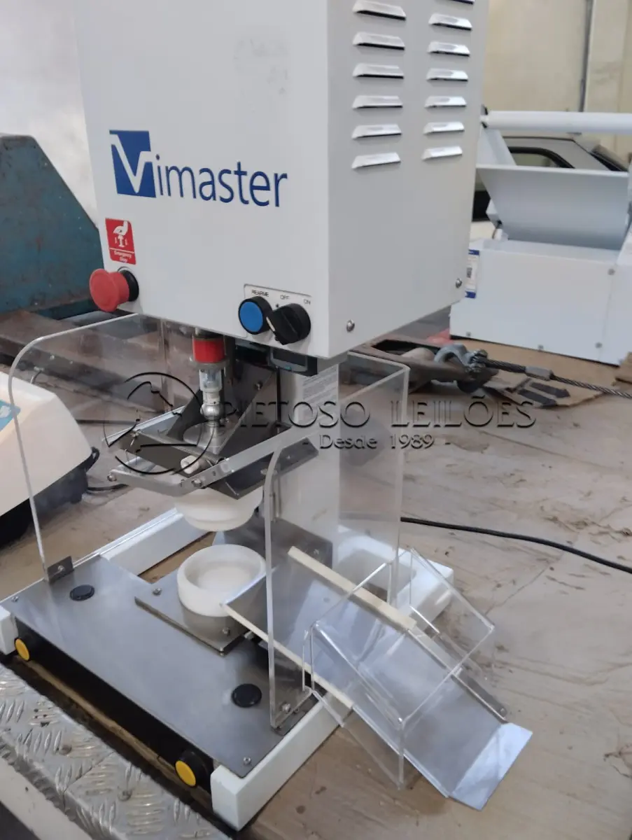 LOTE 014 - 01 (UMA) PRENSA, MARCA VIMASTER