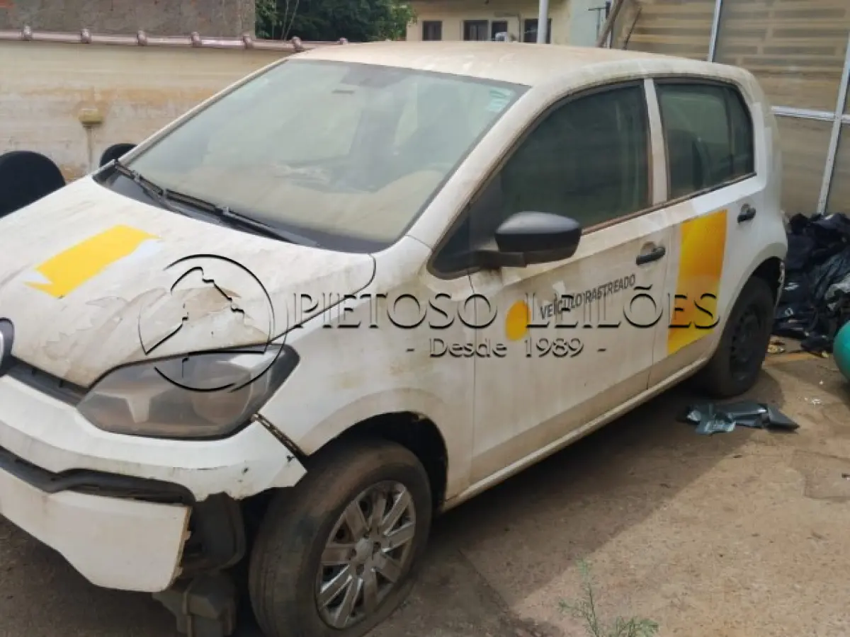 LOTE 018 - AUTOMÓVEL VW/UP TAKE MCV, ANO/MODELO: 2017/2018, PLACA: IYH0468
