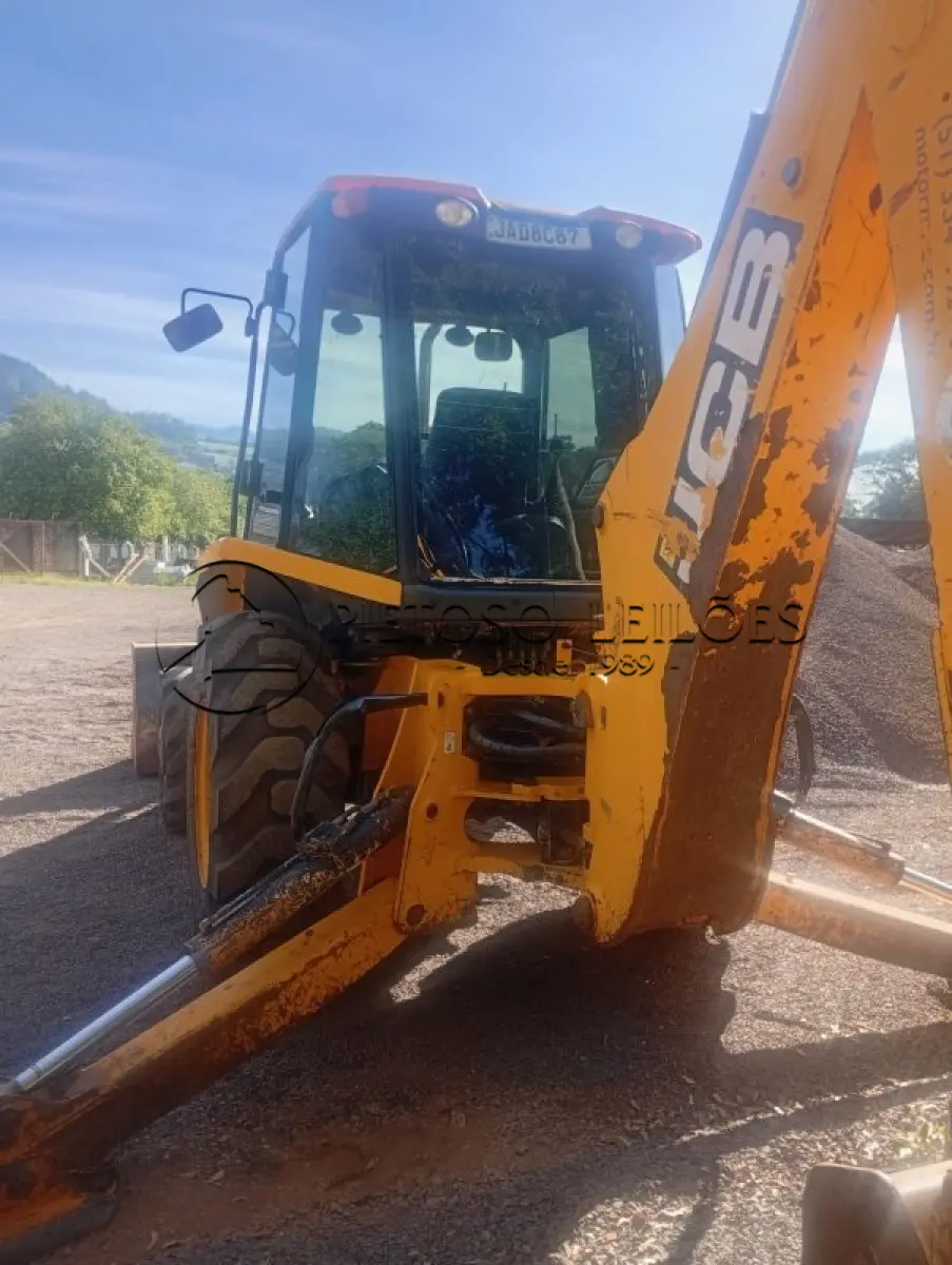 LOTE 001 - TRATOR DE RODAS (RETROESCAVADEIRA) MR/JCB 3CX 2WS4WD, ANO/MODELO: 2020, PLACA: JAD8C87