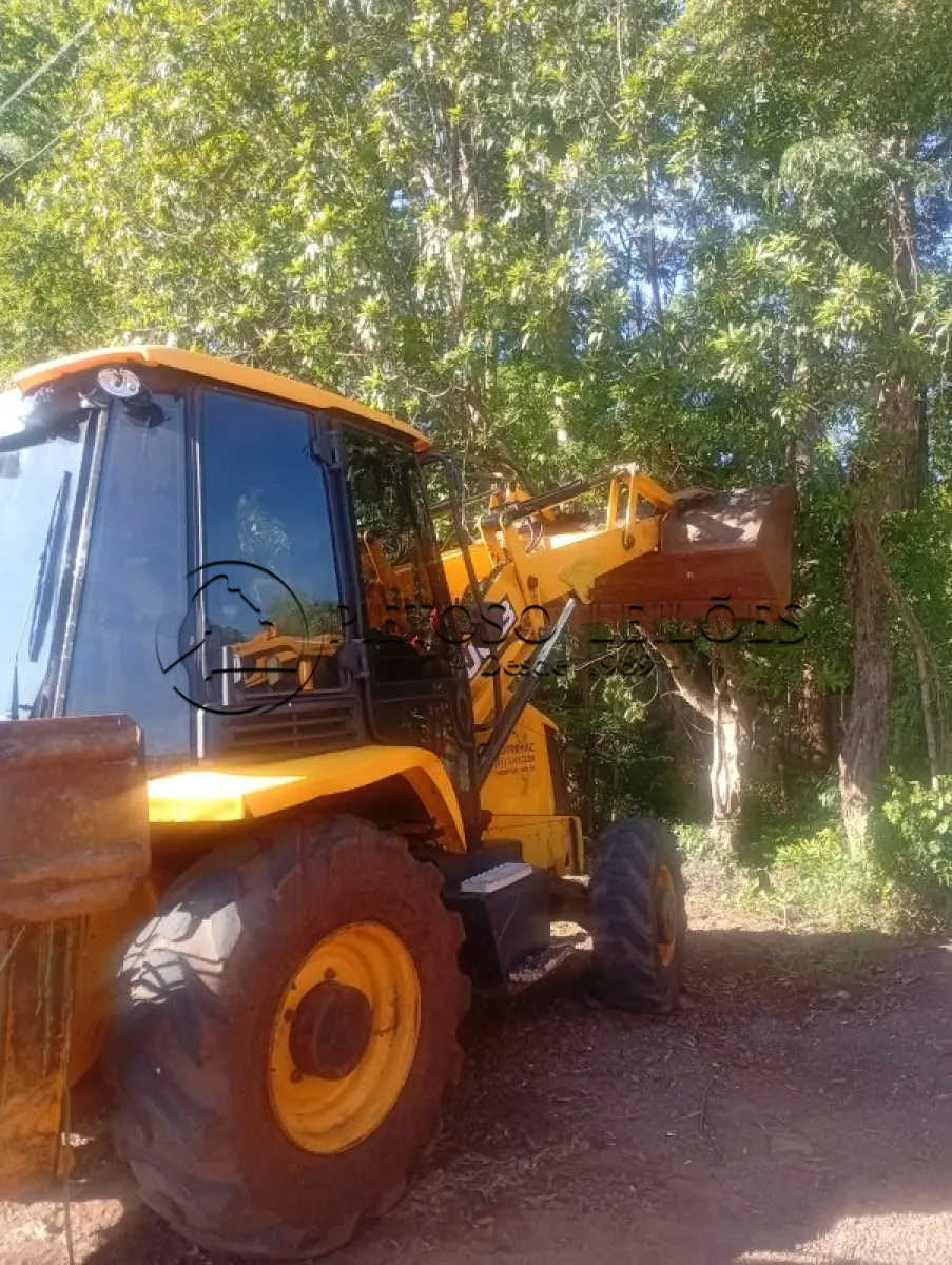 LOTE 002 - TRATOR DE RODAS (RETROESCAVADEIRA) MR/JCB 3CX 2WS4WD, ANO/MODELO: 2019, PLACA: IZI6D45,