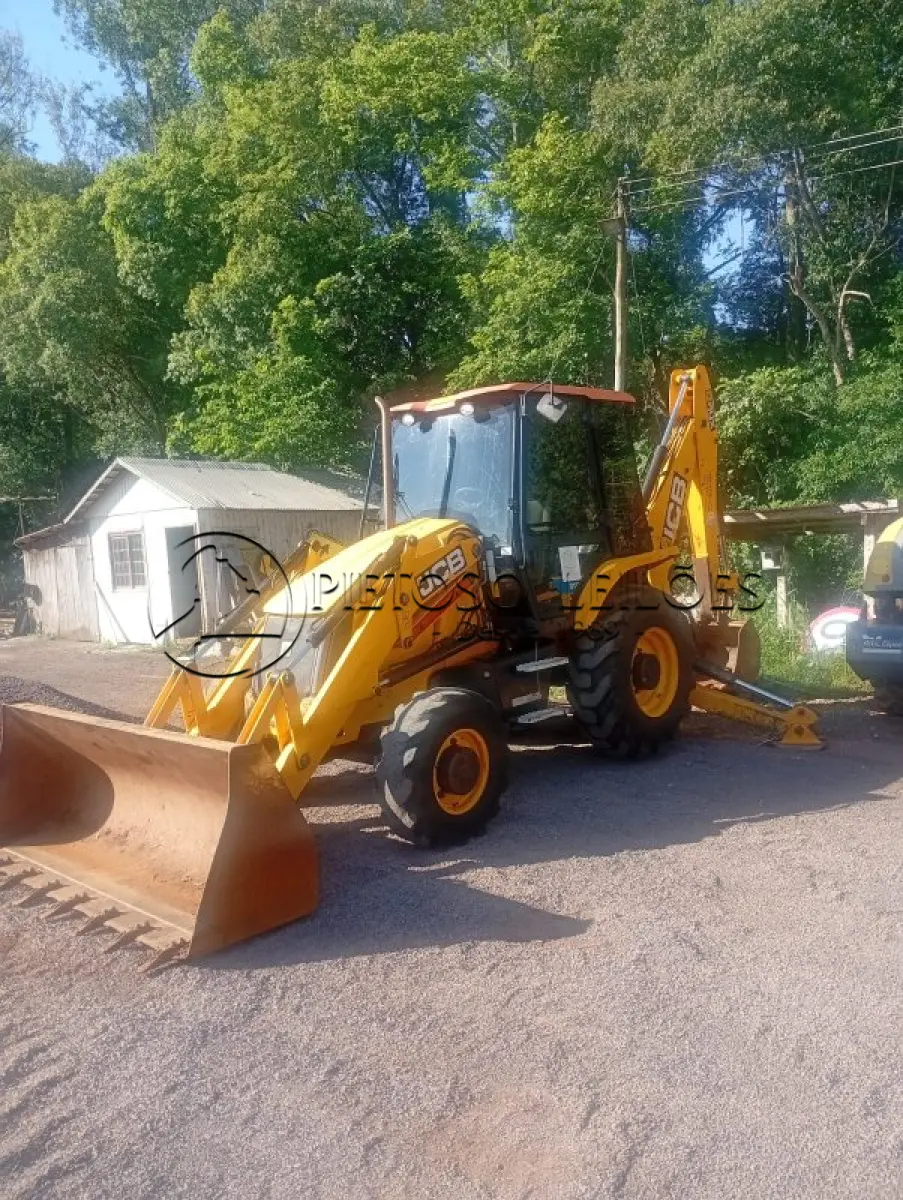 LOTE 001 - TRATOR DE RODAS (RETROESCAVADEIRA) MR/JCB 3CX 2WS4WD, ANO/MODELO: 2020, PLACA: JAD8C87