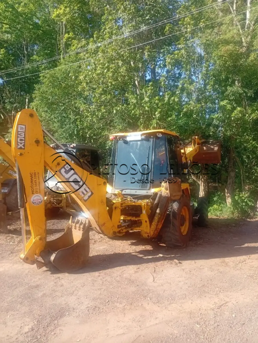 LOTE 002 - TRATOR DE RODAS (RETROESCAVADEIRA) MR/JCB 3CX 2WS4WD, ANO/MODELO: 2019, PLACA: IZI6D45,