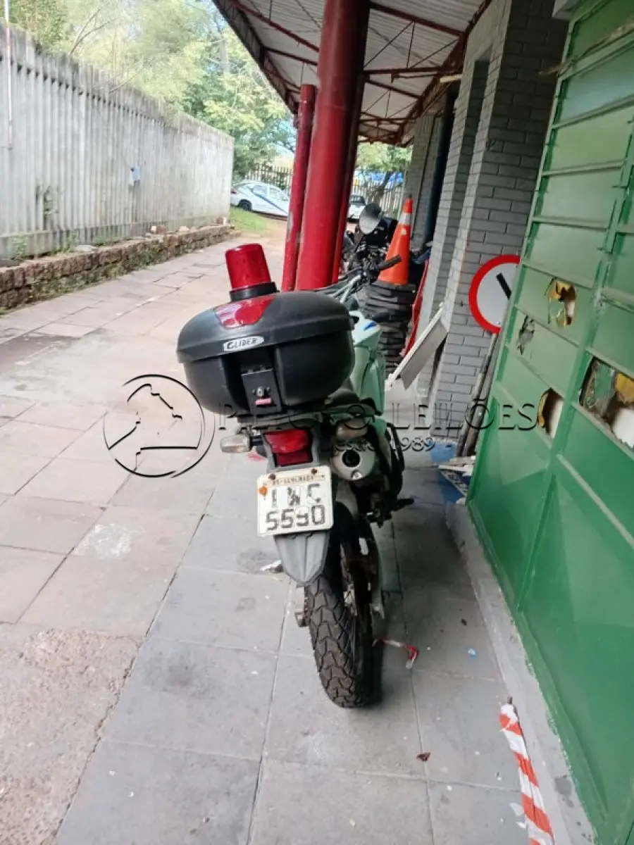 LOTE 005 - Tipo: Motocicleta, Marca/Mod.: HONDA/XRE 300, Ano/modelo: 2014/2015, Placa: IWC5590.