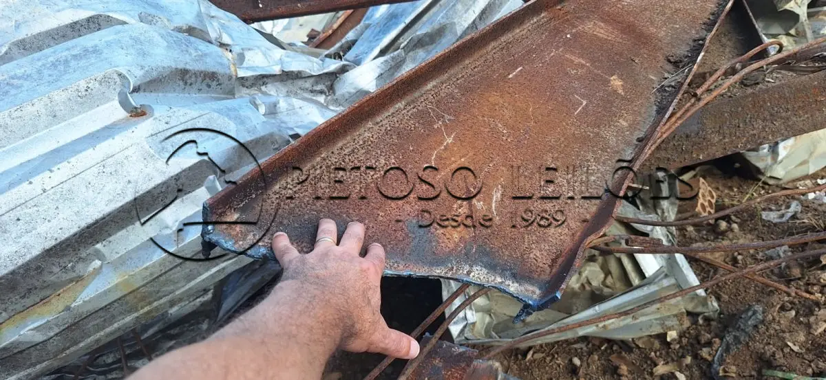 LOTE 010 - SUCATA DE COBERTURA METÁLICA.