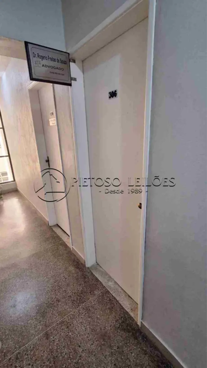 LOTE 001 - RIO GRANDE/RS - SALA COMERCIAL Nº 306 - EDIFÍCIO COMERCIAL - RUA GENERAL BACELAR - BAIRRO CENTRO