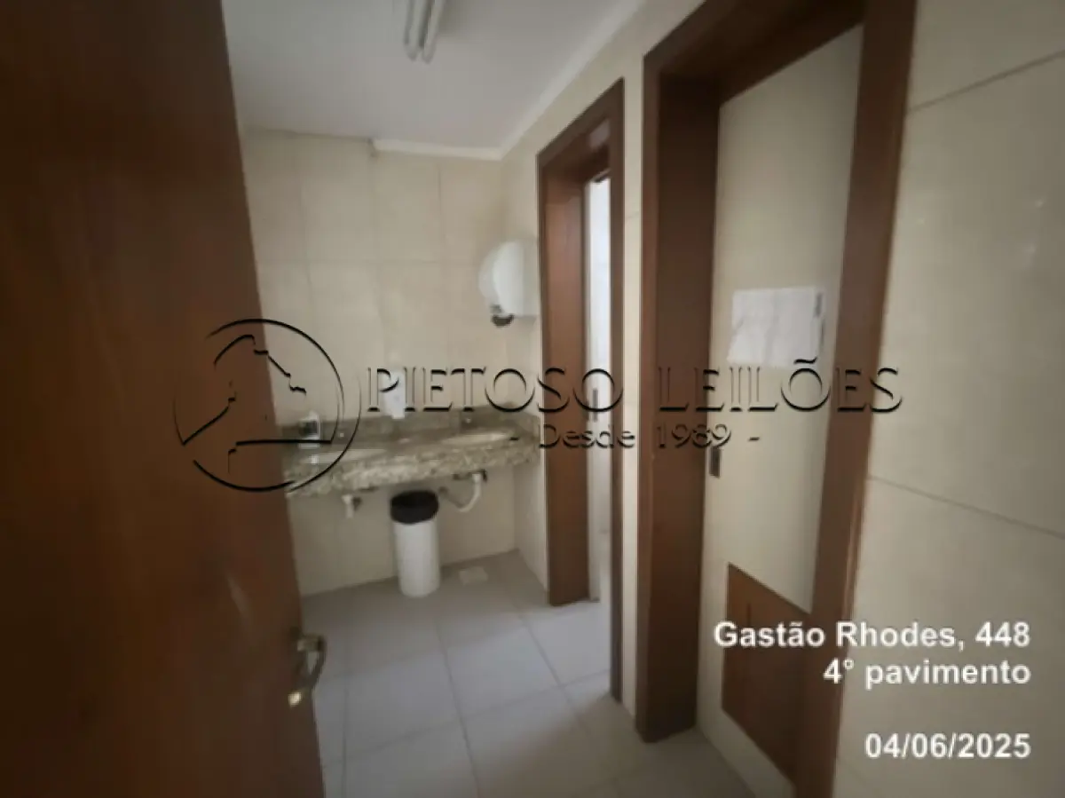 LOTE 001 - PORTO ALEGRE/RS - PRÉDIO COMERCIAL COM 7 PAVIMENTOS - BAIRRO SANTANA