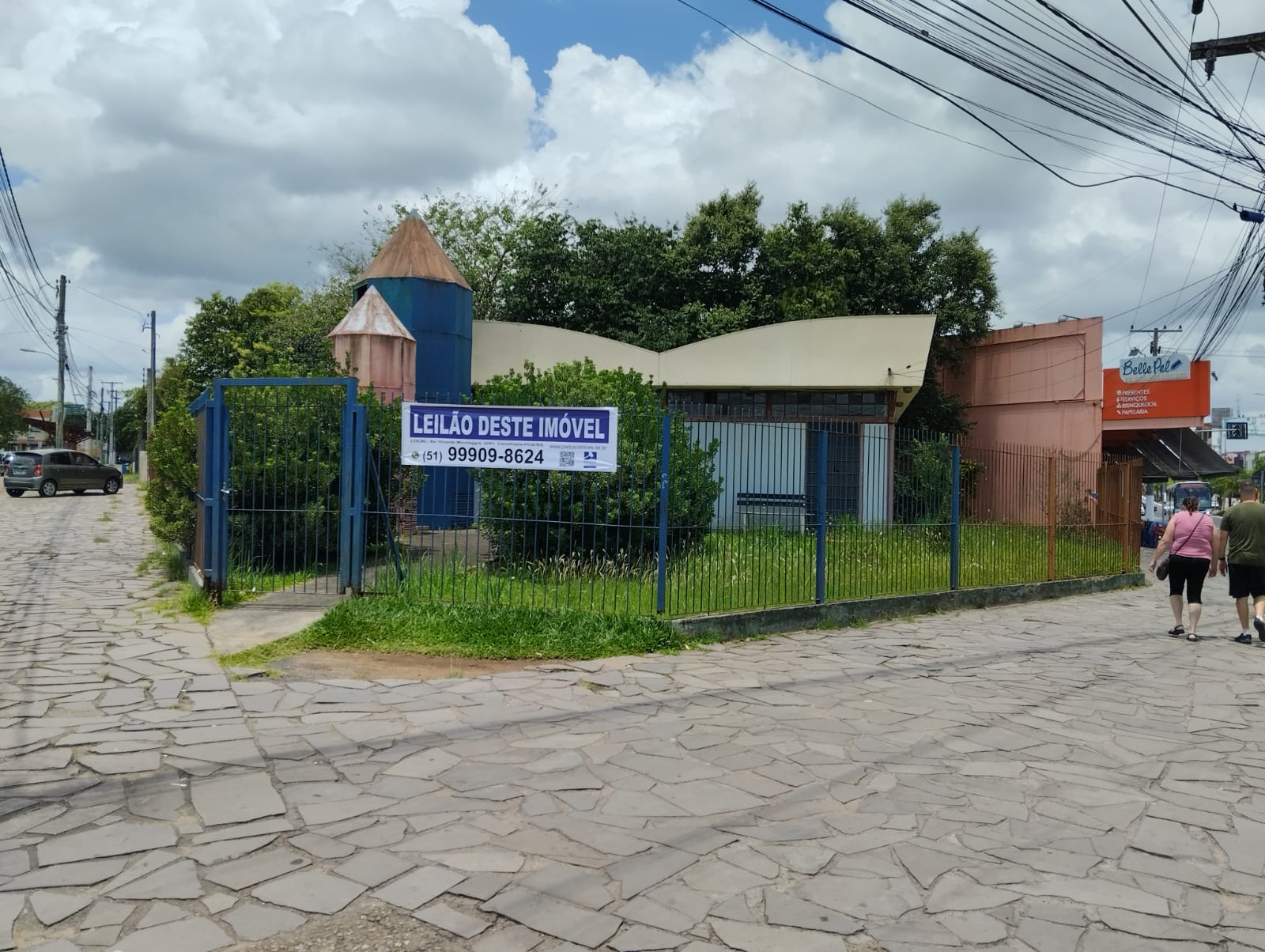 Imóvel: Terreno De Esquina Na Av. Pres. Getúlio Vargas Com Rua Roberto De Souza Feijó, Área: 699,40m², Alvorada/rs., localizado em Alvorada - RS