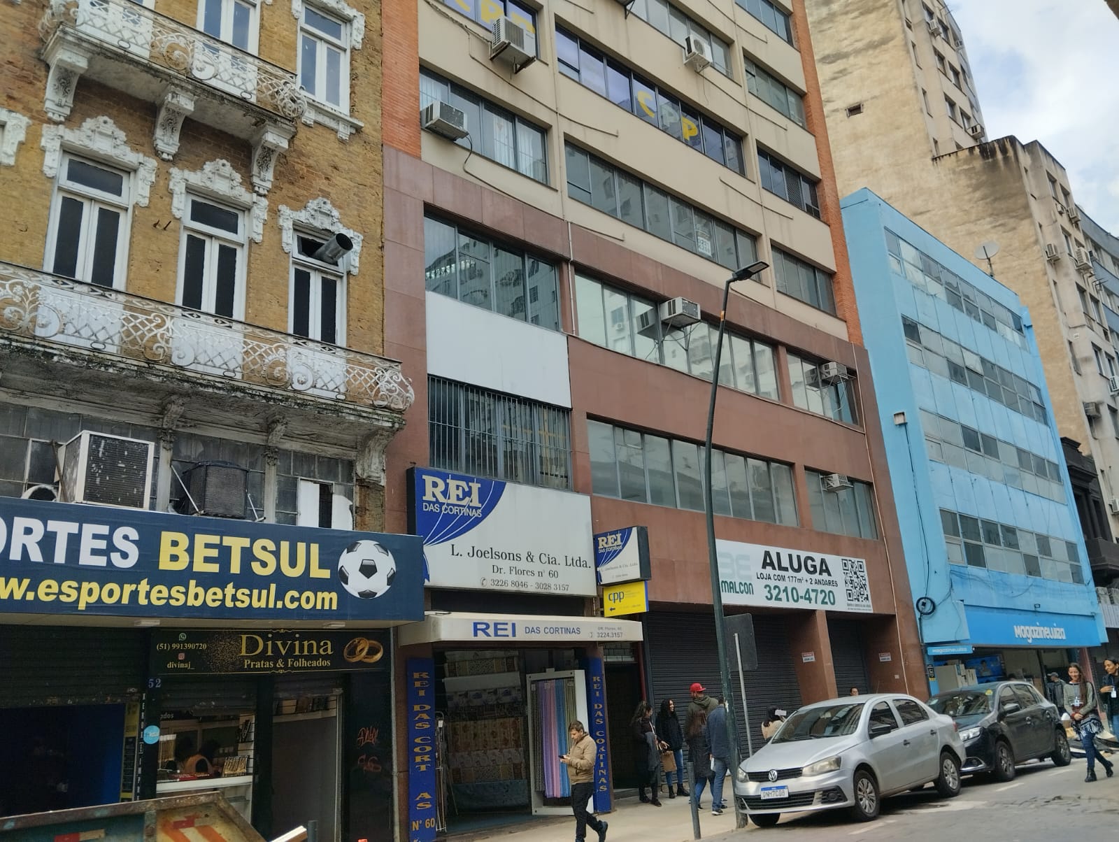 Porto Alegre/rs - Conjunto N° 1301 Do Condomínio Edifício Doutor Flores, Á Rua Dr. Flores N° 62, Bairro Centro, localizado em Porto Alegre - RS