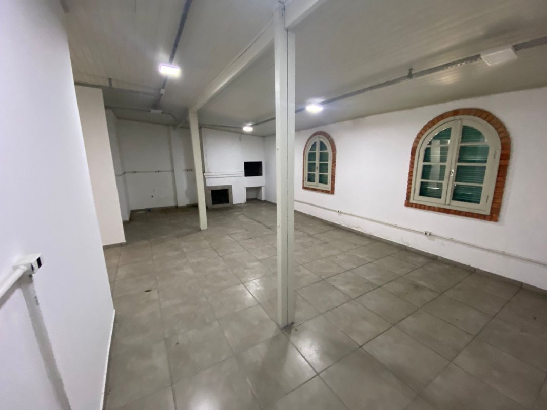 Porto Alegre/rs - Casa Á Rua Gomes Jardim Nº 1069, No Bairro Santana., localizado em Porto Alegre - RS
