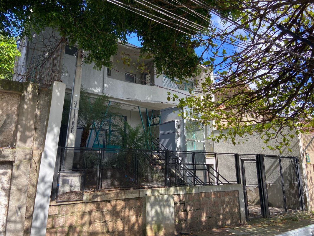 Porto Alegre/rs - Casa Á Rua Gomes Jardim Nº 1069, No Bairro Santana., localizado em Porto Alegre - RS