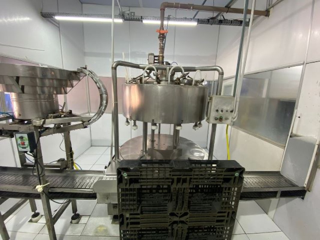 LOTE 001 - ENVASADORA DE BOMBONAS PLASTICAS DE 20L