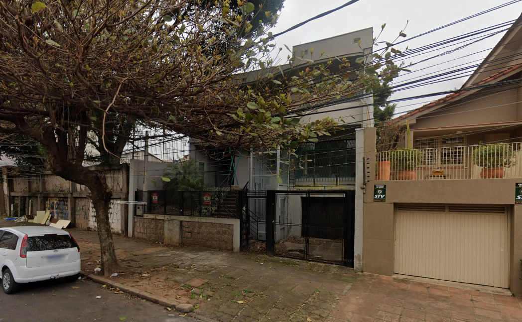 Porto Alegre/rs - Casa Á Rua Gomes Jardim Nº 1069, No Bairro Santana., localizado em Porto Alegre - RS