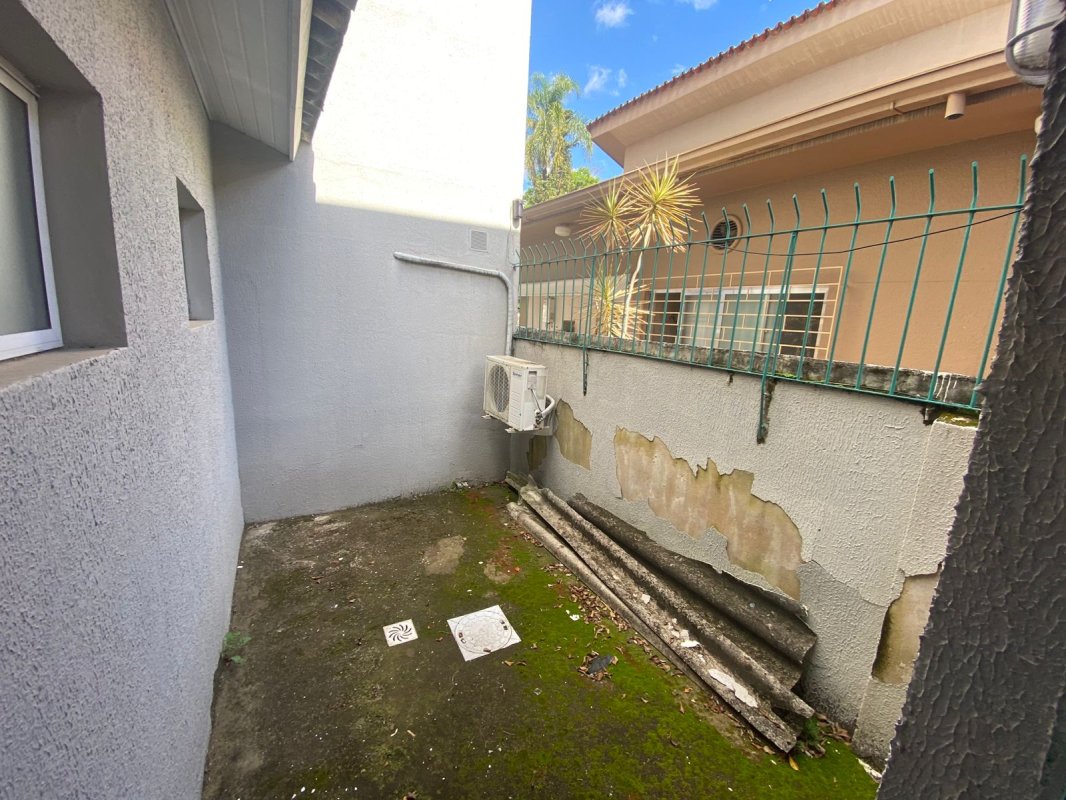 Porto Alegre/rs - Casa Á Rua Gomes Jardim Nº 1069, No Bairro Santana., localizado em Porto Alegre - RS