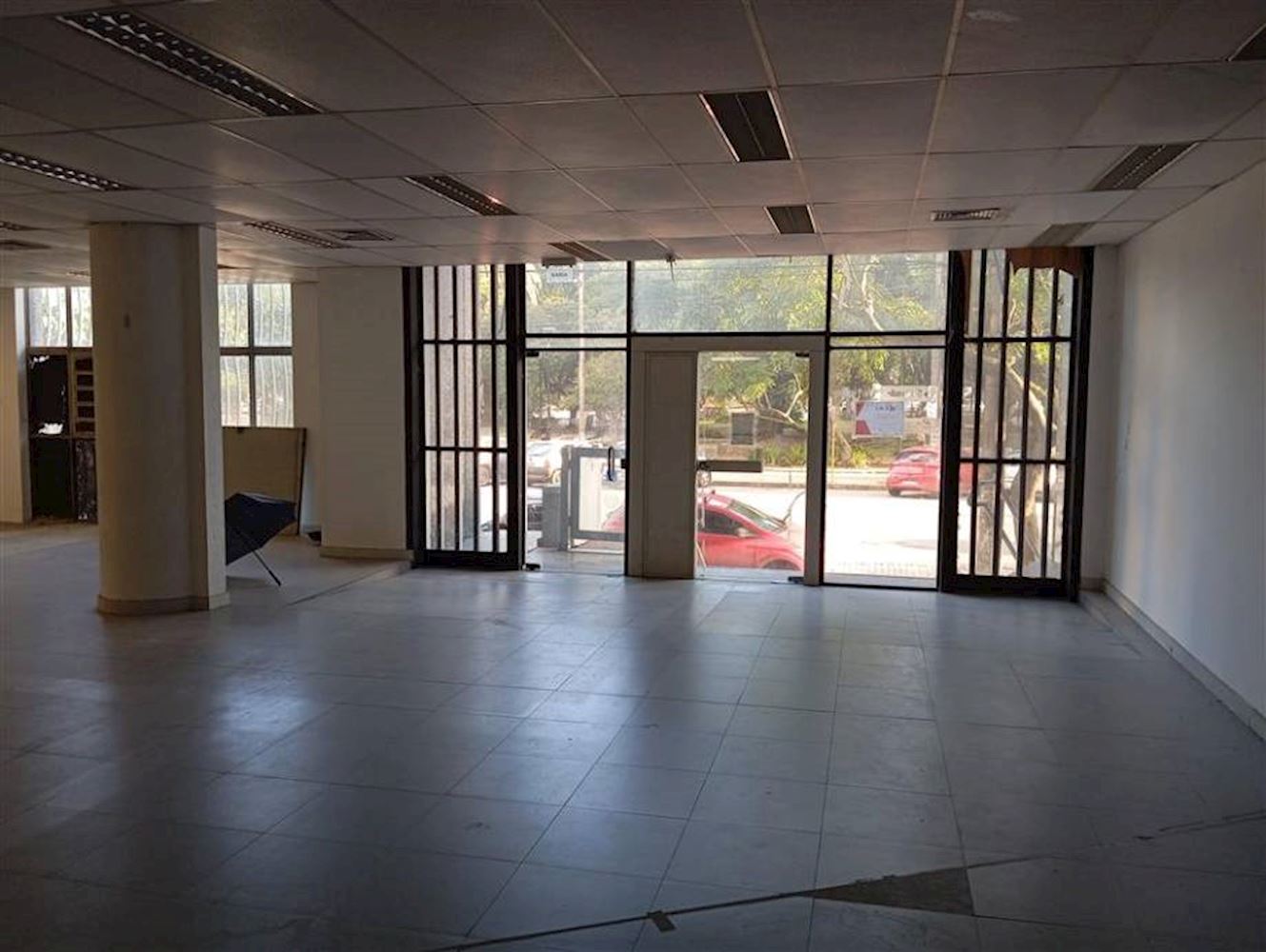 Centro - Pelotas/rs - Loja Comercial (ex-agência) No "cond. Sulbanco", localizado em Pelotas - RS, bairro Centro