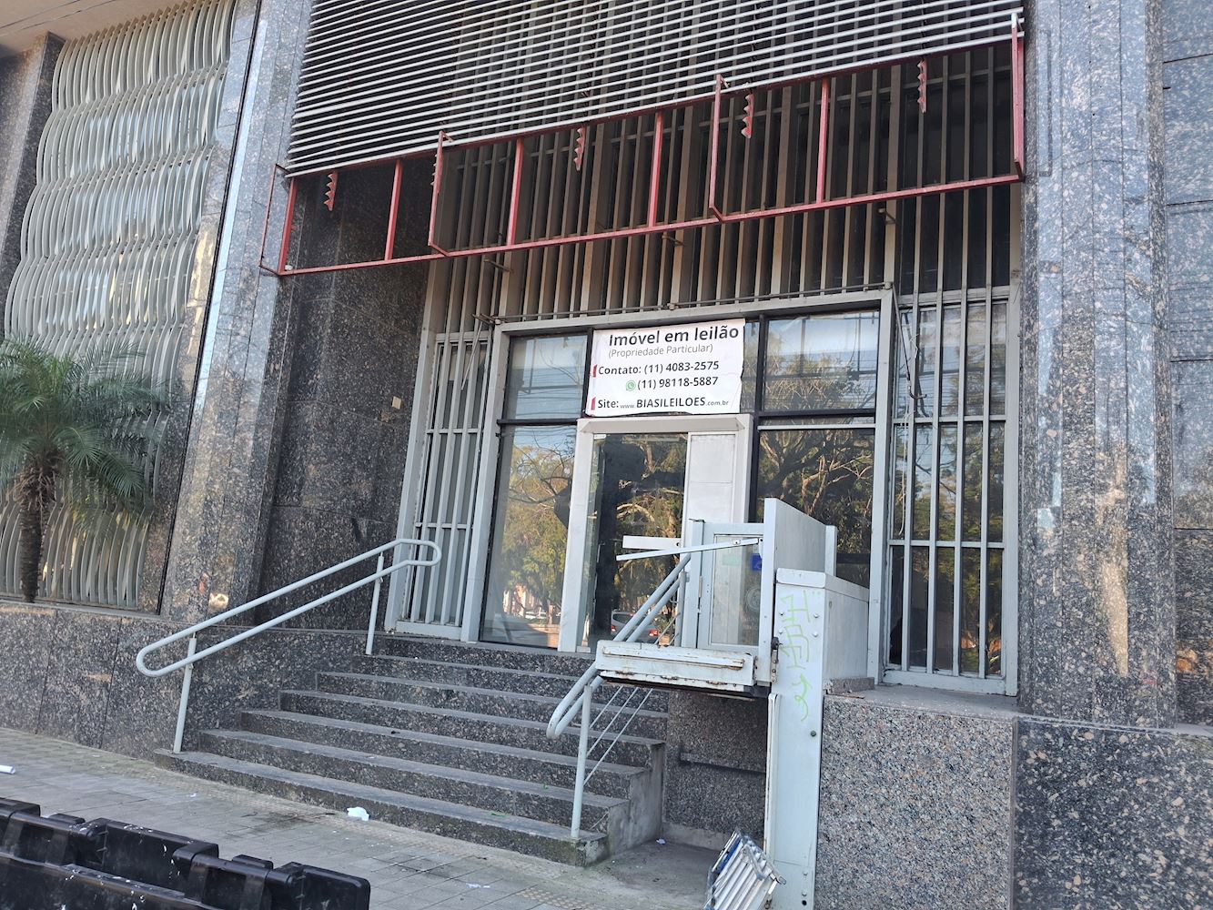 Centro - Pelotas/rs - Loja Comercial (ex-agência) No "cond. Sulbanco", localizado em Pelotas - RS, bairro Centro