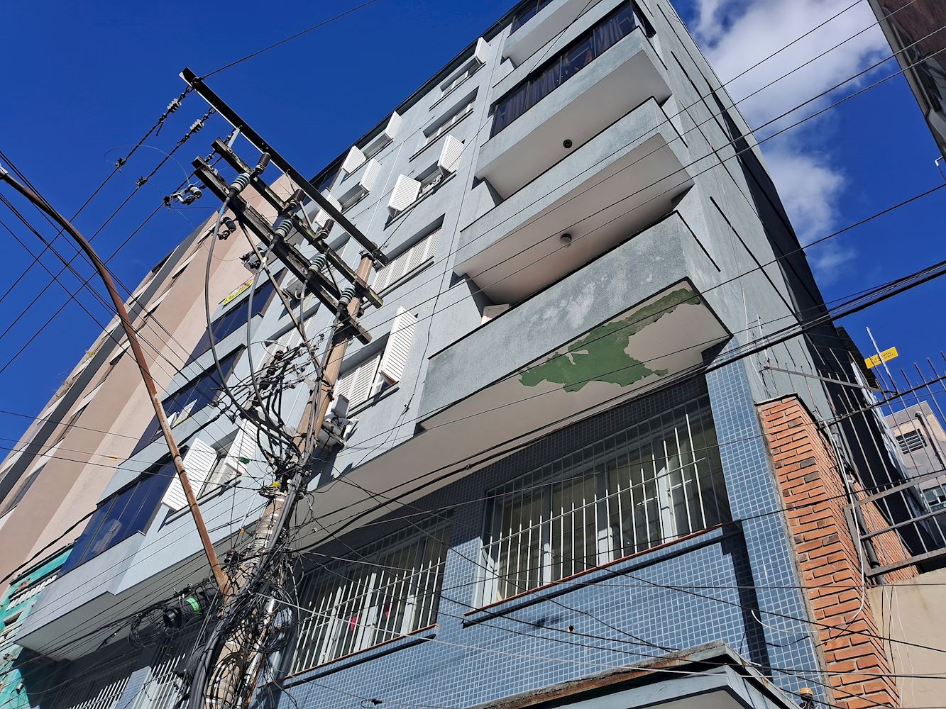 Porto Alegre/rs - Sala Comercial (sobreloja) No "ed. Estoril" - Independência, localizado em Porto Alegre - RS, bairro Independencia