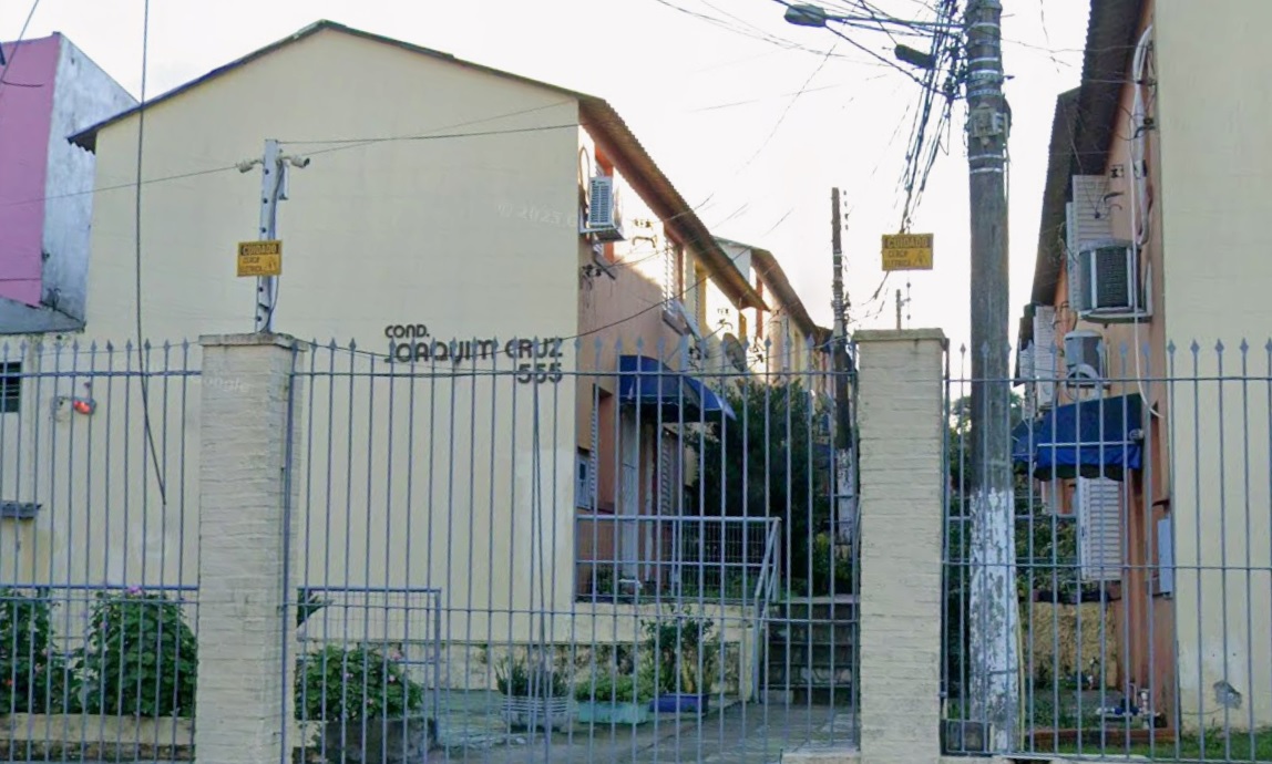 Porto Alegre/rs - Sobrado 2” Da Rua Joaquim Cruz, 555, Santo Antônio., localizado em Porto Alegre - RS, bairro Santo Antônio