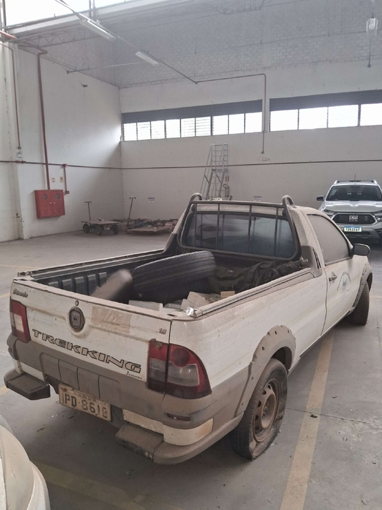 LOTE 005 - CAMINHONETE FIAT/STRADA TREK FLEX, ANO/MODELO: 2008/2009, PLACA: IPD8618