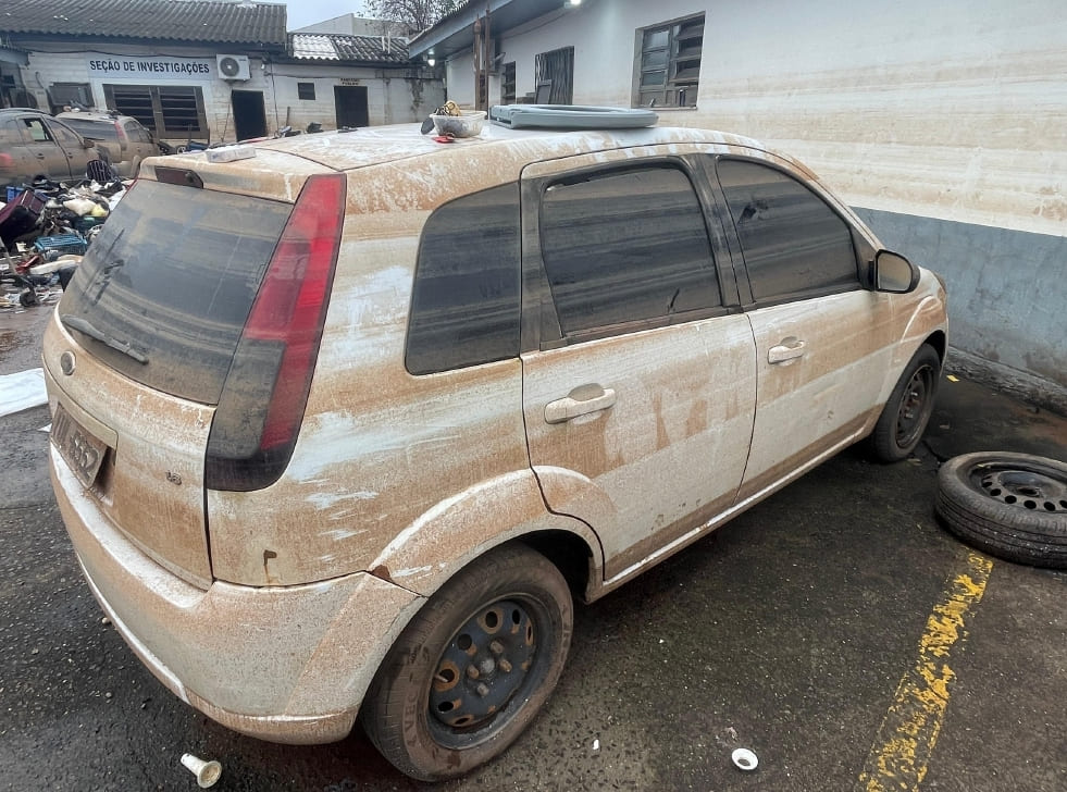 LOTE 027 - AUTOMÓVEL FORD/FIESTA 1.6 FLEX, ANO/MODELO: 2013, PLACA: IUK5657