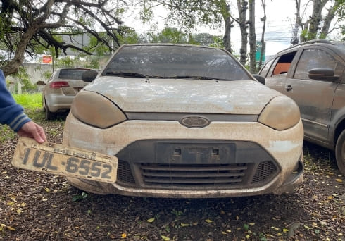 LOTE 027 - AUTOMÓVEL FORD/FIESTA 1.6 FLEX, ANO/MODELO: 2013, PLACA: IUK5657