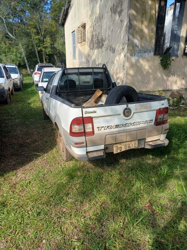 LOTE 005 - CAMINHONETE FIAT/STRADA TREK FLEX, ANO/MODELO: 2008/2009, PLACA: IPD8618